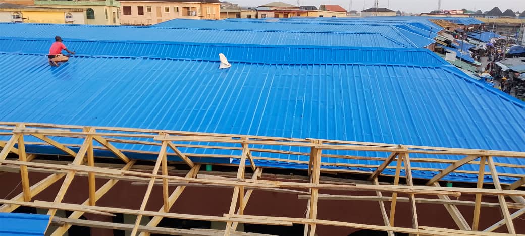Blue long-span aluminium market roof installation